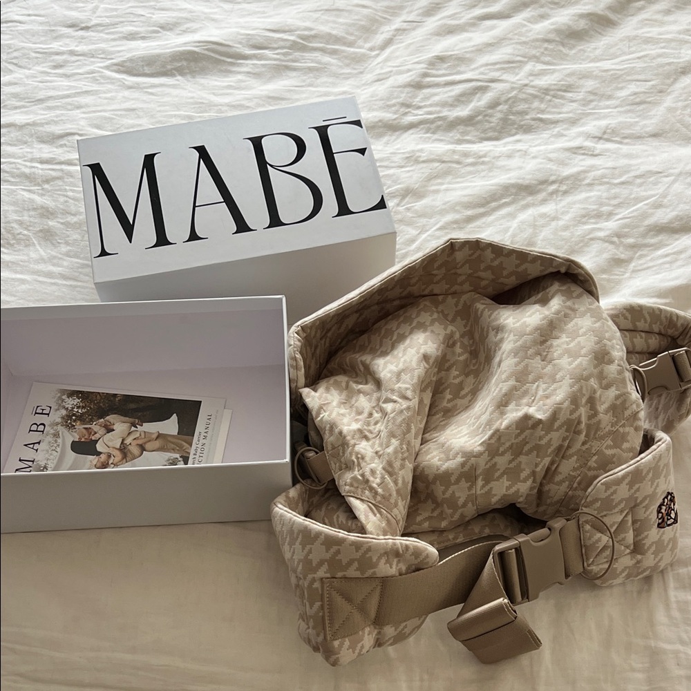 MABÉ Beige Houndstooth Monarch Carrier